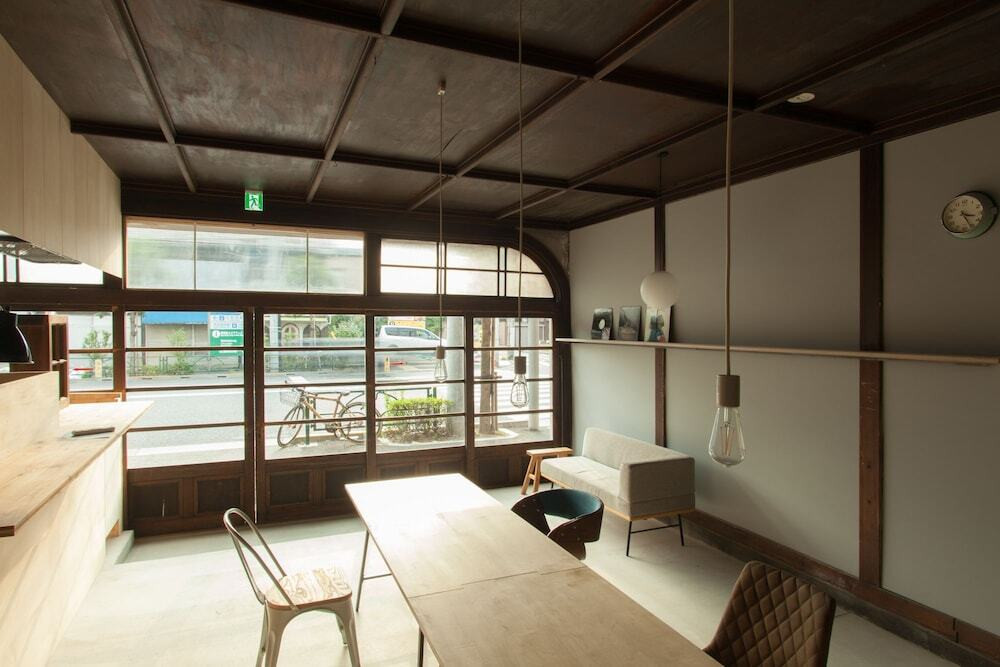 客室内のダイニングエリア