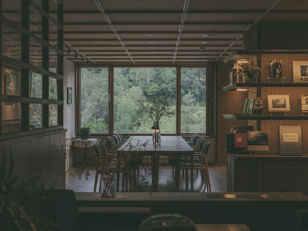 ロビーラウンジ