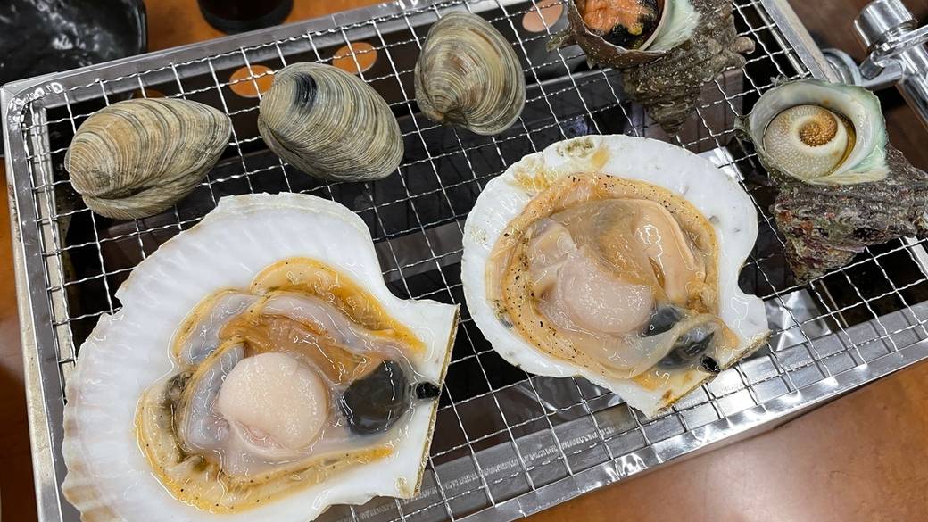 ランチは金谷名物
海鮮＆アジフライ / 4