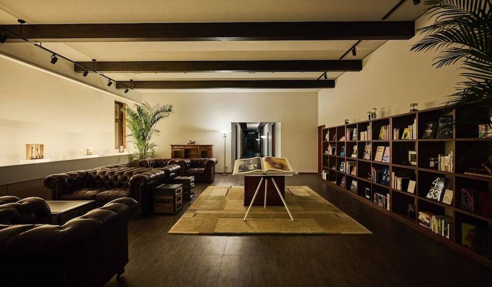 チェックアウトまで
BGMを聞きながら読書 / 2