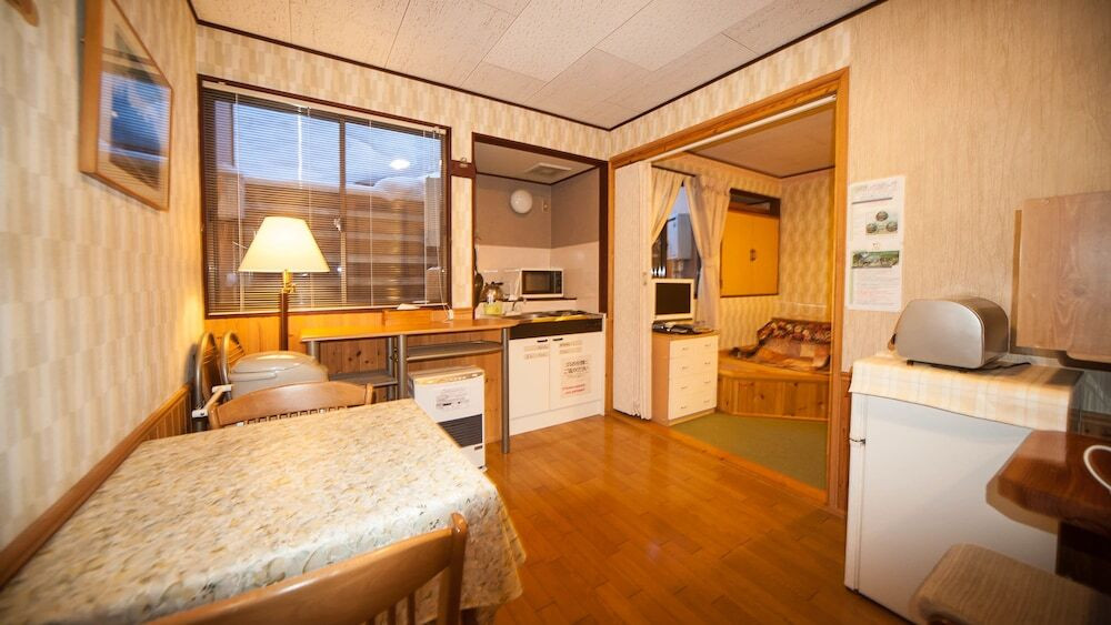 客室内のダイニングエリア