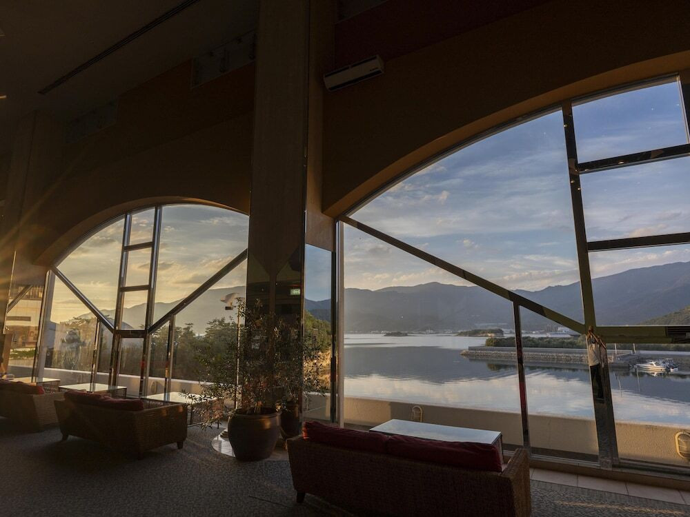 ロビーラウンジ