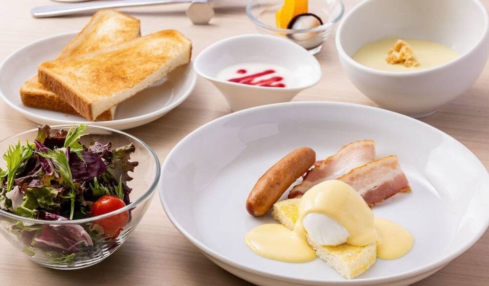 朝日を浴びながら
シェフこだわりの朝食を / 1