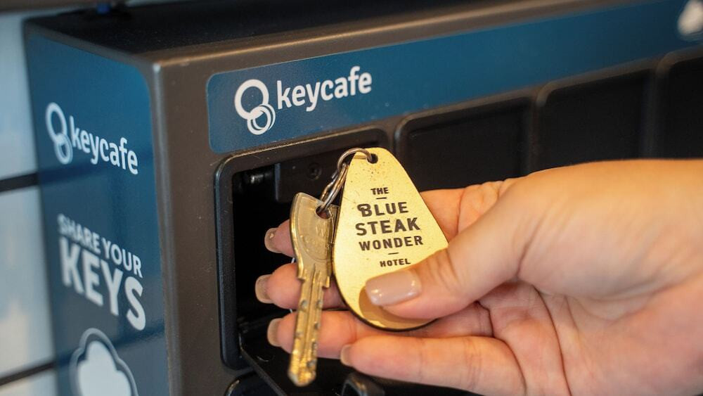 チェックイン / チェックアウト キオスク