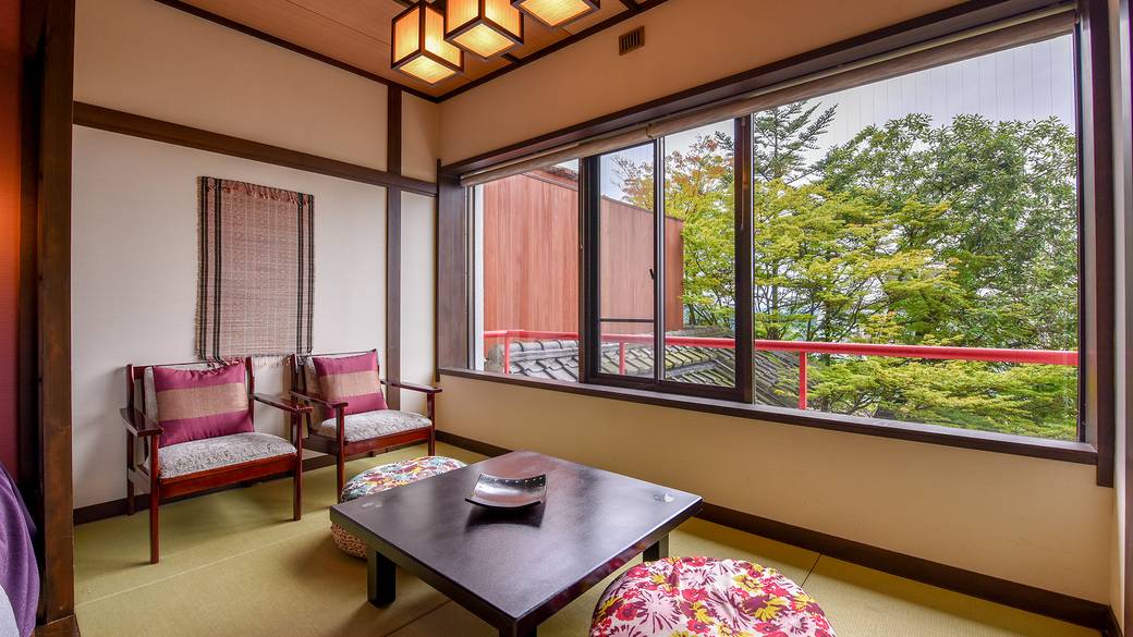 ほっこり和む
モダンな客室へ / 2