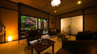 内部エントランス / 2