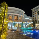 白亜の宮殿に英国風のお屋敷も。特別な宿で過ごす2大旅プラン