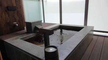 本館 温泉風呂付プレミアルーム 客室風呂の一例(2) / 4