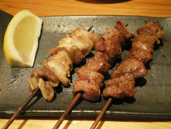 「駅前酒場 くしっちゃ」料理 803362 焼きトン。左から、ガツ、タン、ハラミ。