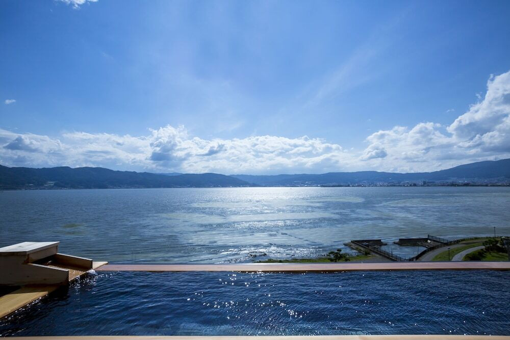 諏訪湖のほとりに佇む湯宿で絶景とともに「土鍋ご飯」を♪3452891