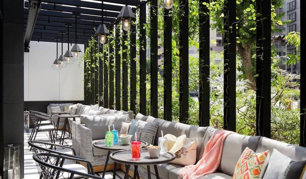 チェックアウトまで
ラウンジでくつろぐ / 1