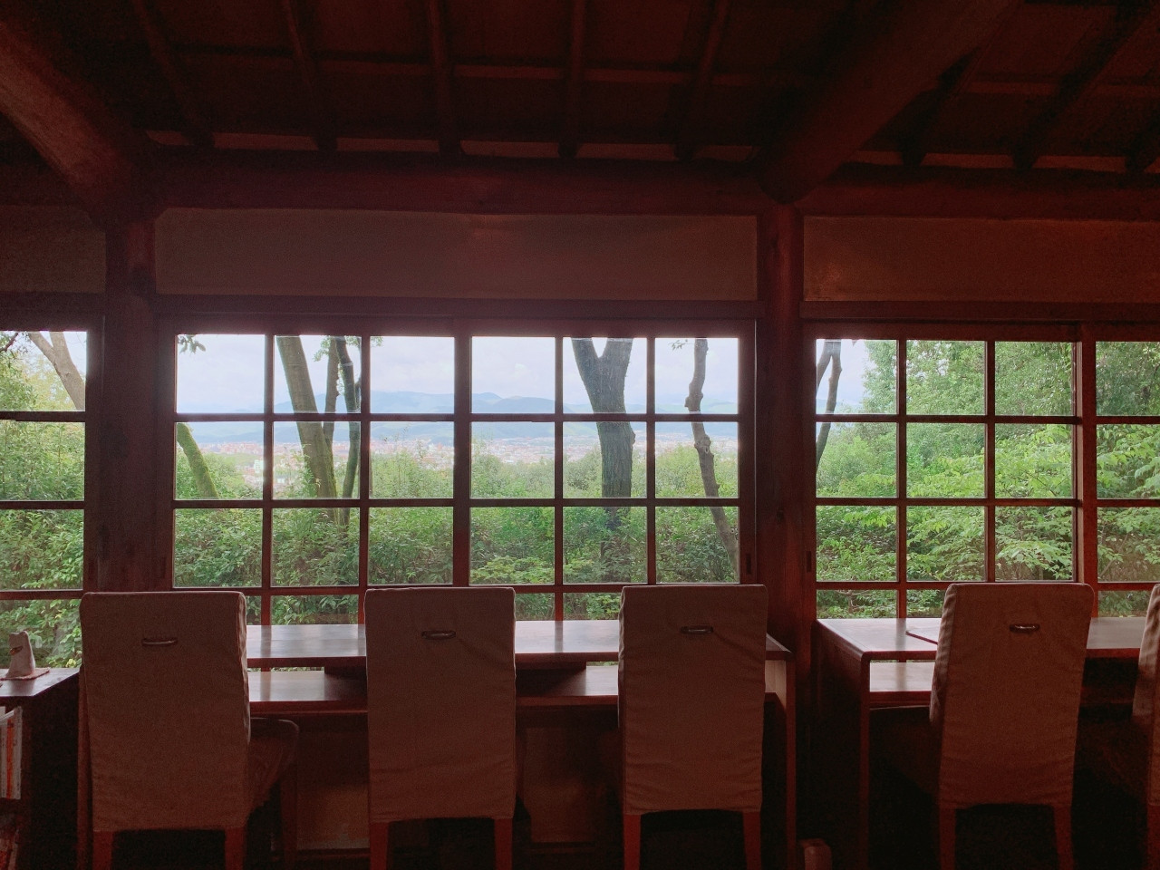小高い山を登った先にある隠れ家カフェ2260107