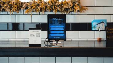 チェックイン / チェックアウト キオスク / 1