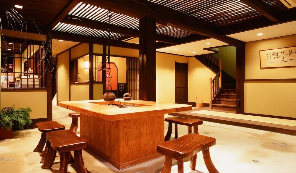 囲炉裏のロビー / 2