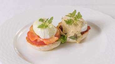 朝食メイン エッグベネディクト / 5