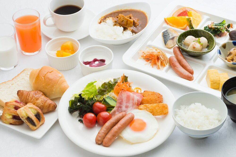 具だくさんの特製カレーや焼きたてパンで、大満足のバイキング4042872