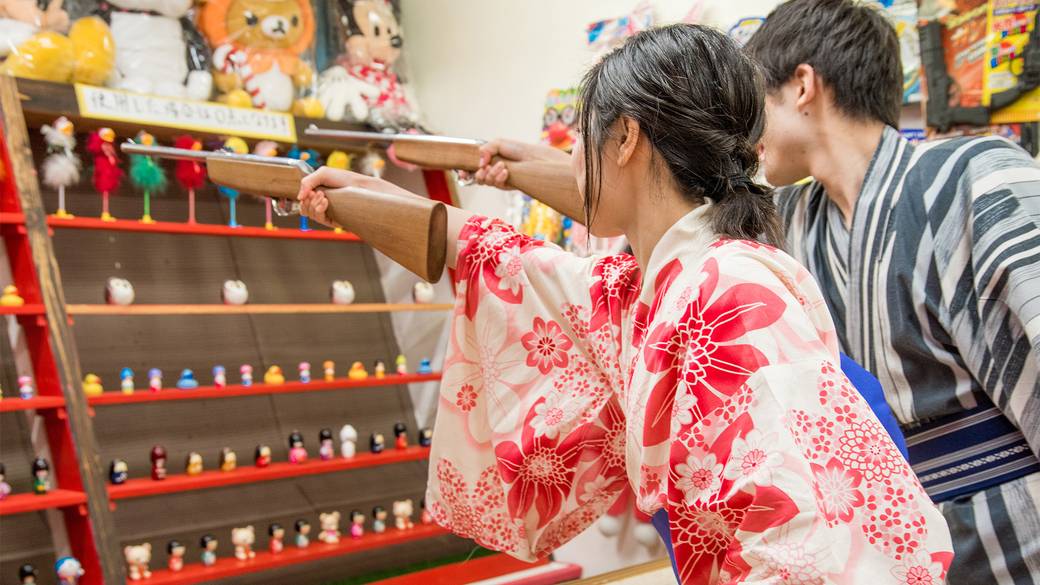 情緒満点の温泉街を
浴衣でお散歩デート / 2