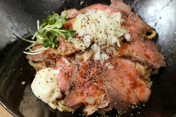「ローストビーフ油そば ビースト」料理 641600 