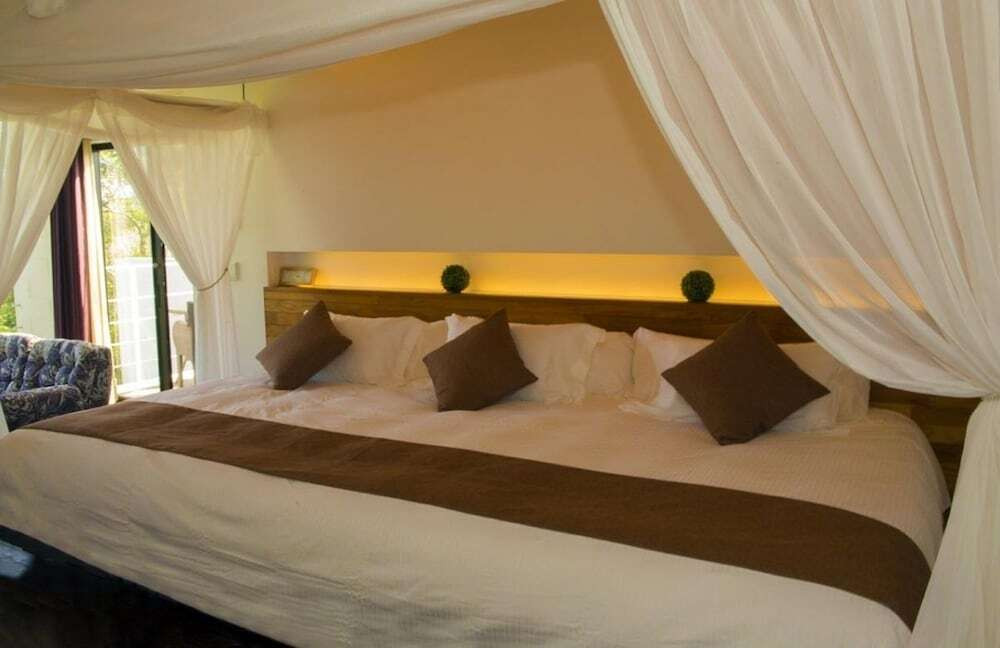 姫仕様のベッドルームとプライベートプールに心華やぐ3355409