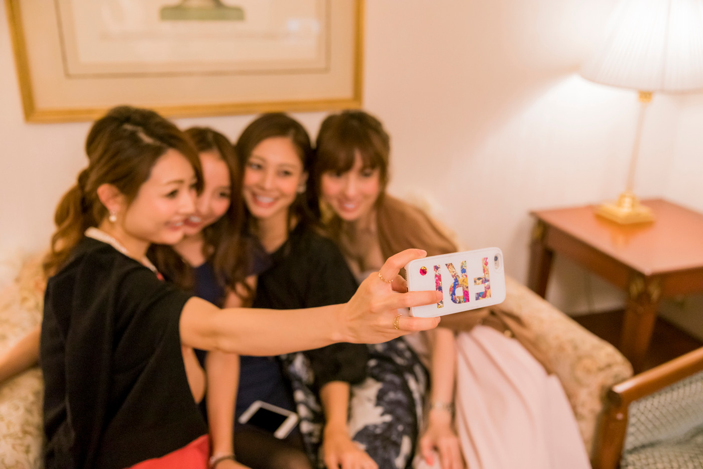 ホテル女子会　スマートフォン　自撮り