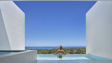 インフィニティ プール / 2