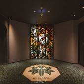 KANAYA RESORT HAKONE（神奈川県 旅館）：エントランスロビーでは”光の巨匠”ガブリエル・ロワール作の作品、「スカルプチャードグラス」がお出迎え。 / 3