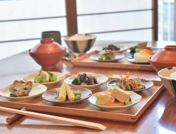 ガーデンプールでのんびり♪ジョン・レノンがお忍びした宿！4056212