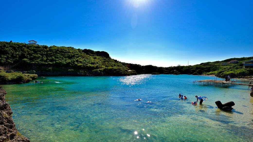 美しいビーチへ
道具のレンタルもOK / 2