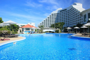 プールは屋内外合わせて3カ所も！