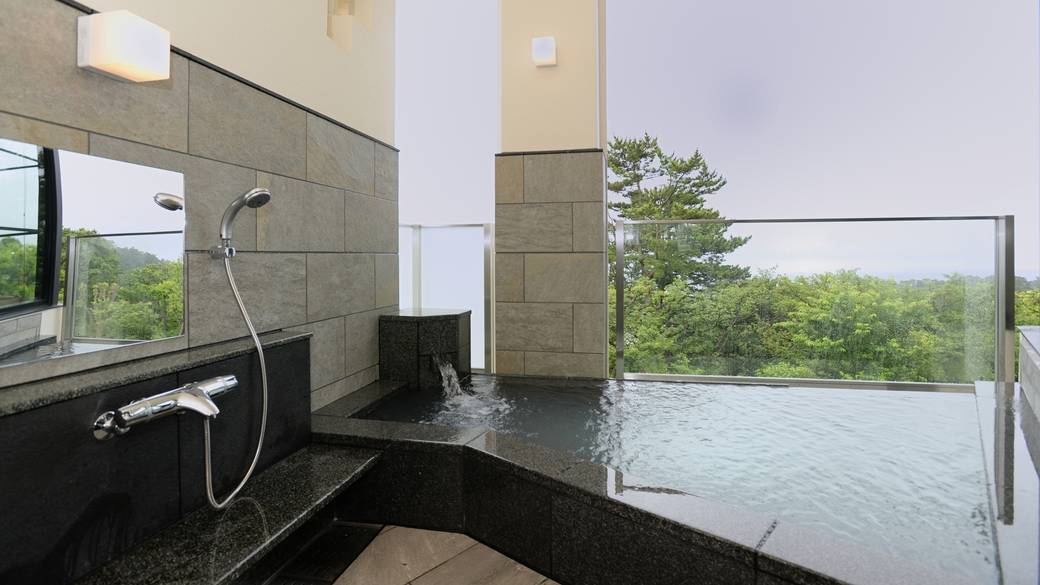 朝日を浴びて
目覚めの温泉風呂 / 4