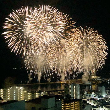 天然温泉の貸切風呂。部屋から花火大会鑑賞も3688143