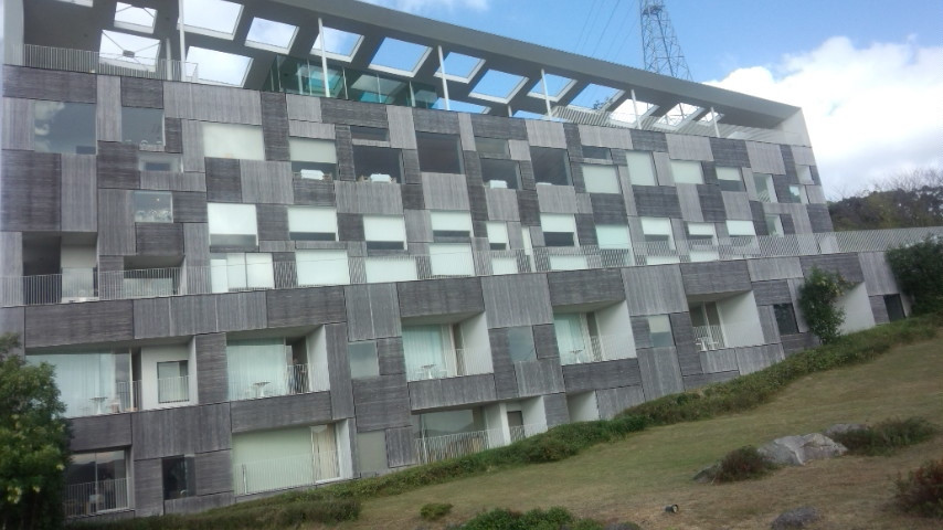 客室の海側です。浴室が外から見えるのでは？と思いました。