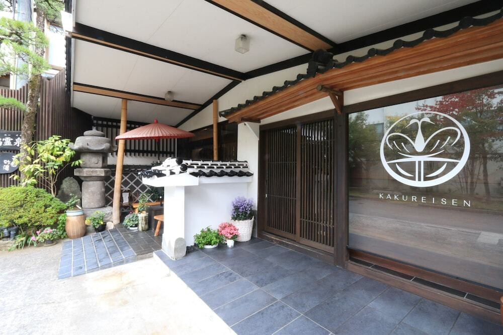 絵画のような庭園を見ながらぬる湯に浸かる3417211