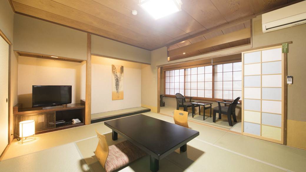 和モダンな「野の花亭」 / 1