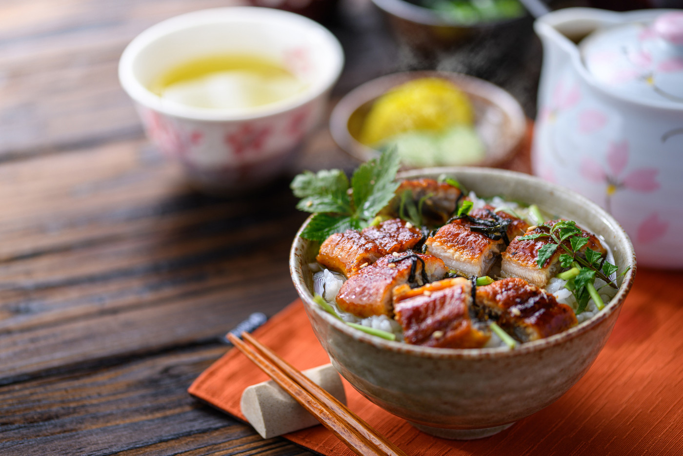 スタミナ満点 うなぎ茶漬け （ お茶漬け ）鰻茶漬け 鰻料理 三つ葉を添えて