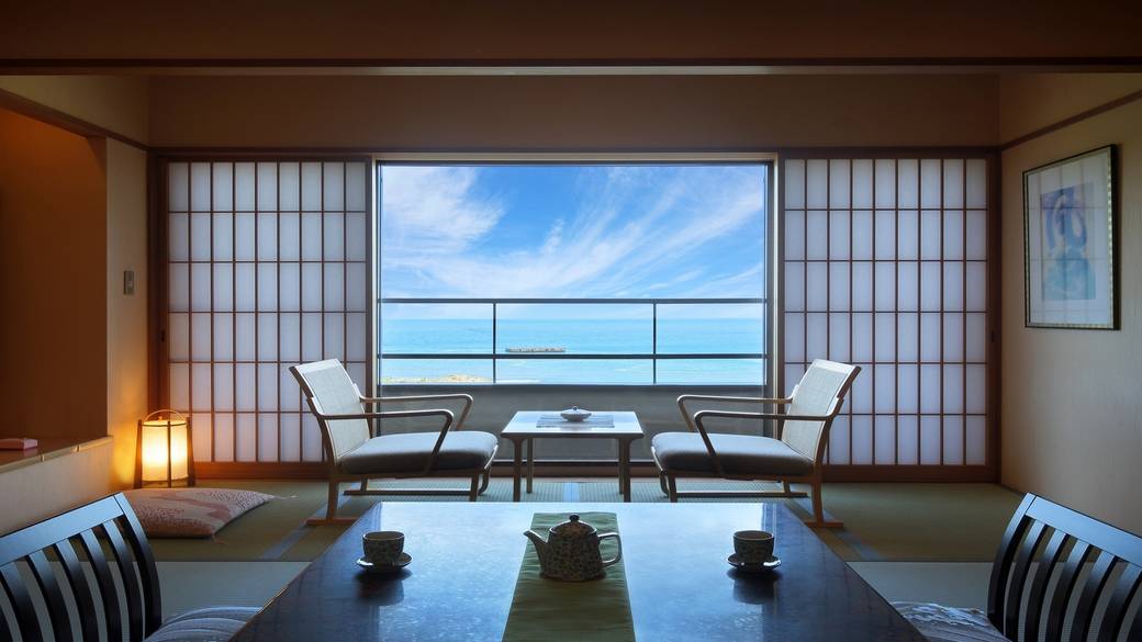 灯台や海を臨む客室で
爽やかな海風を感じて / 3