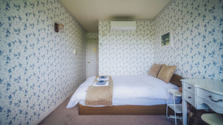 デザイン ルーム ダブルベッド 1 台 パーシャルシービュー