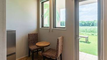 客室内のダイニングエリア / 16