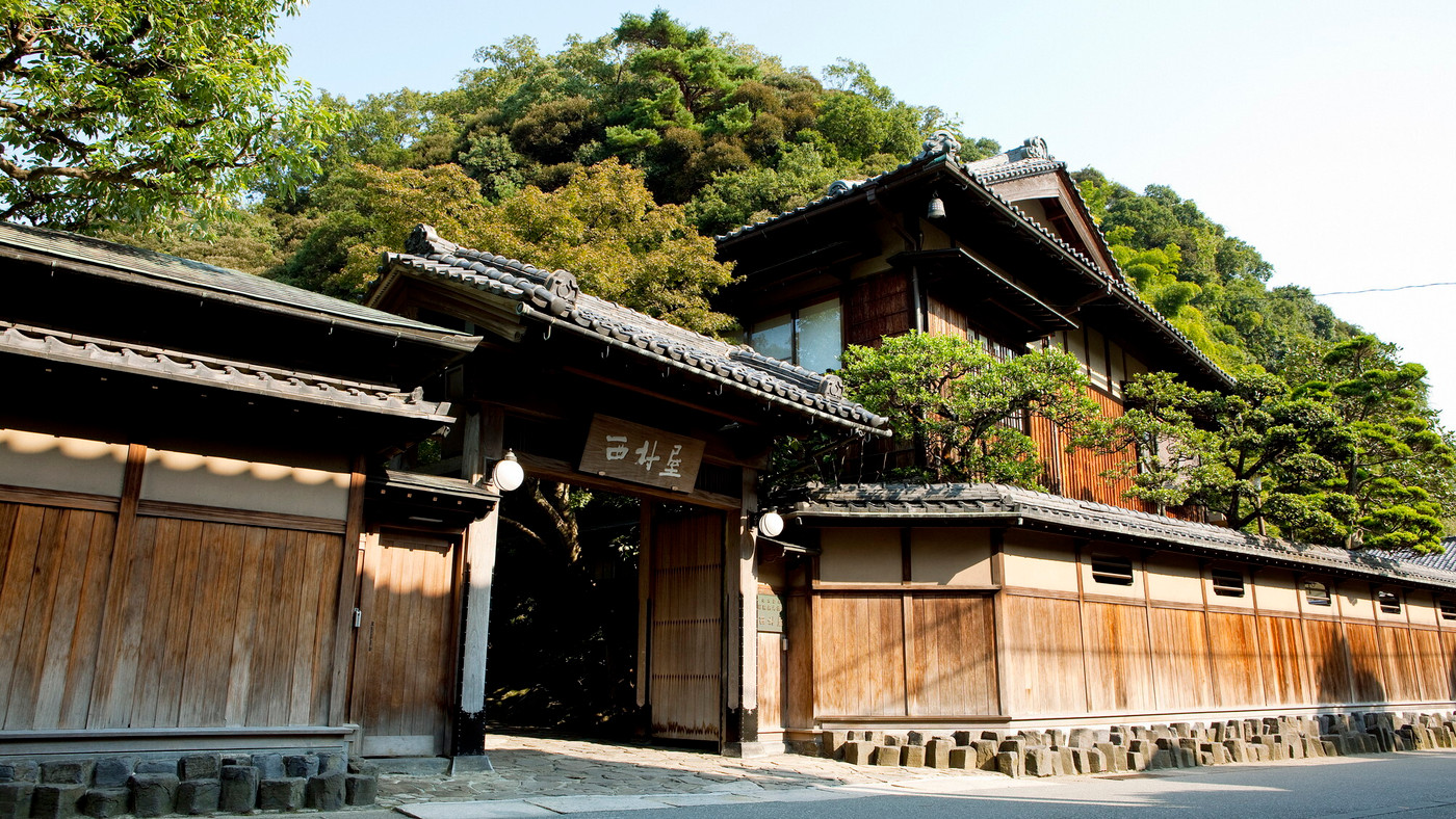 絵画のような日本庭園に包まれる高級旅館4070747