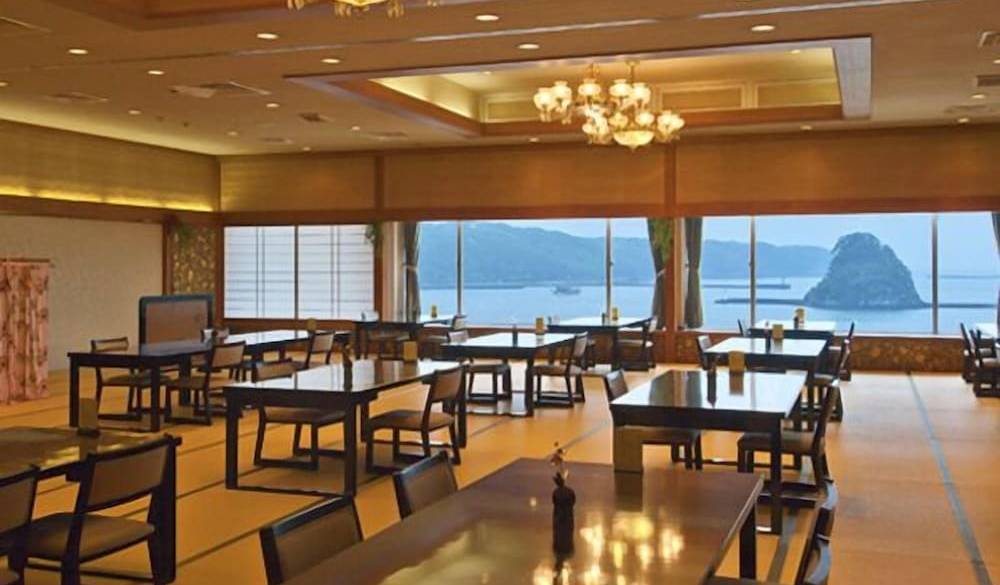 あわびに金目鯛
伊豆の豪華食材を堪能 / 4