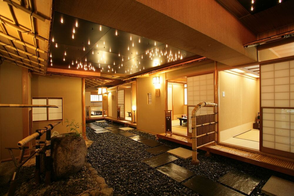 旅館のお食事処