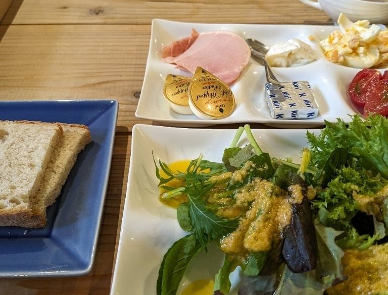 オーベルジュの魅力は
美しい食にある / 2