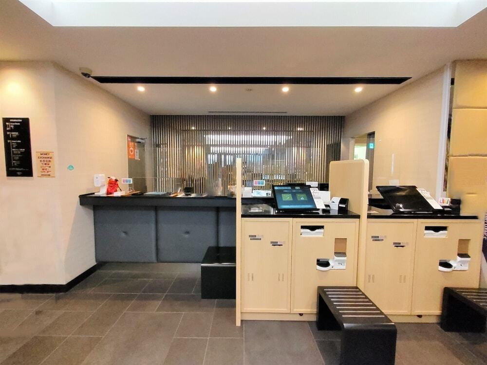 チェックイン / チェックアウト キオスク