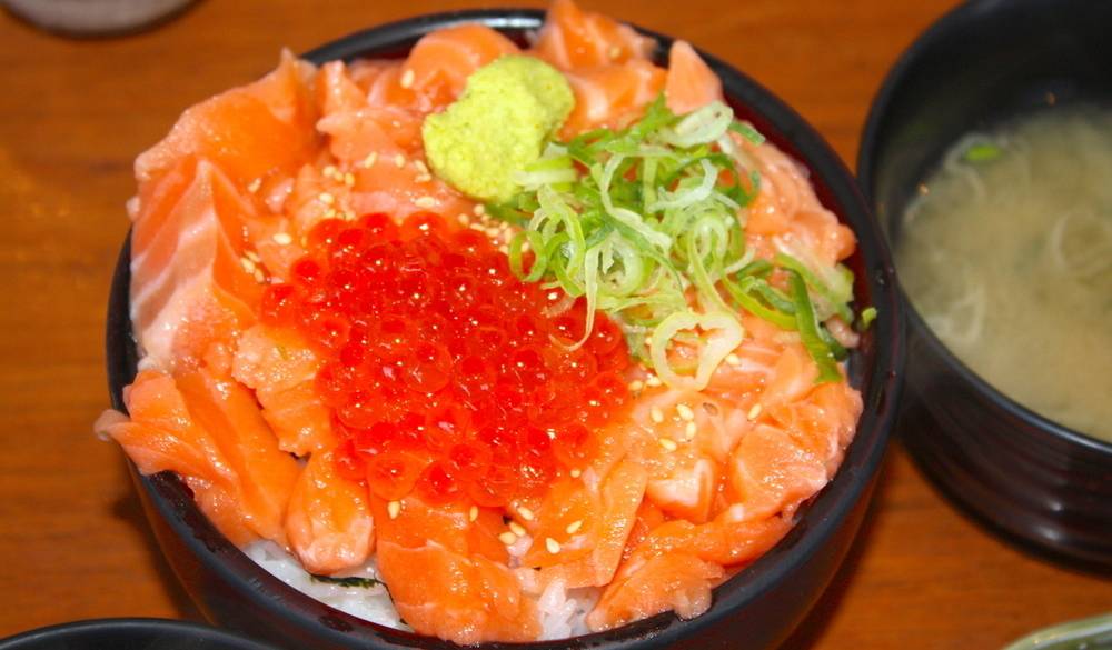 驚きのボリューム！
どっさり海鮮丼ランチ / 1