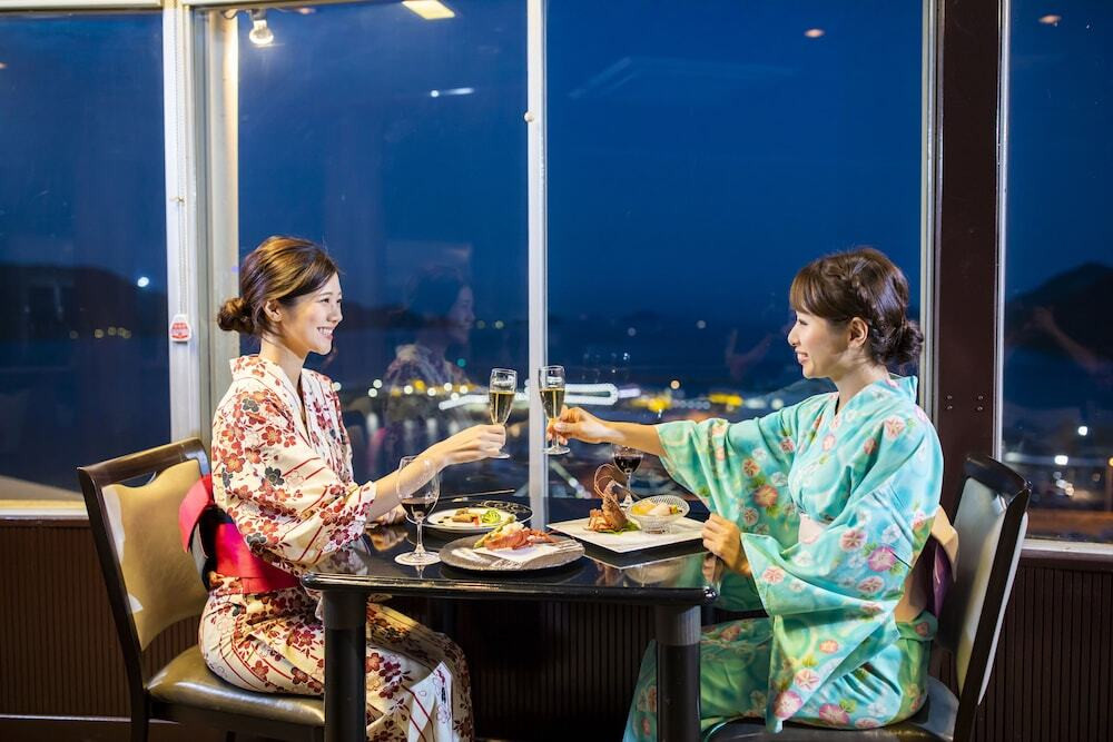 回転展望レストラン「東風と海」_夕食イメージ