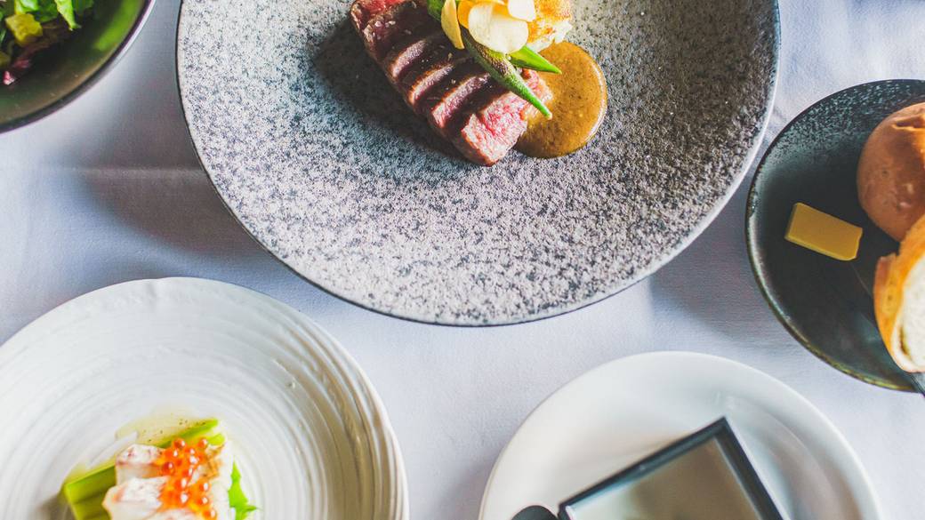 鉄板焼きのお店で
贅沢ランチ / 1