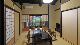 町屋　東対 (ベッド + 布団)