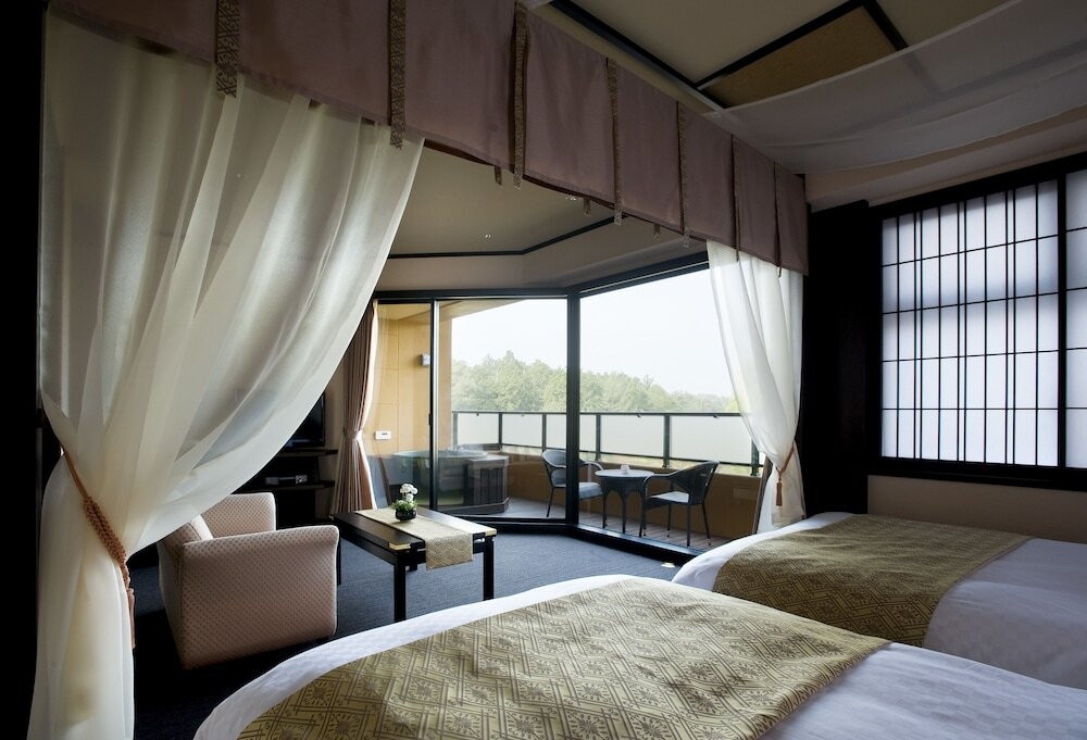 天蓋付きベッドで非日常感を味わう3395410