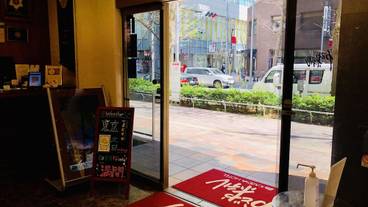 内部エントランス / 2