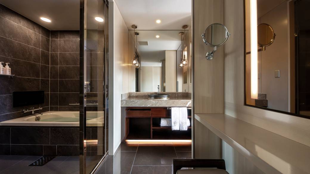 スイート／バスルーム / 4